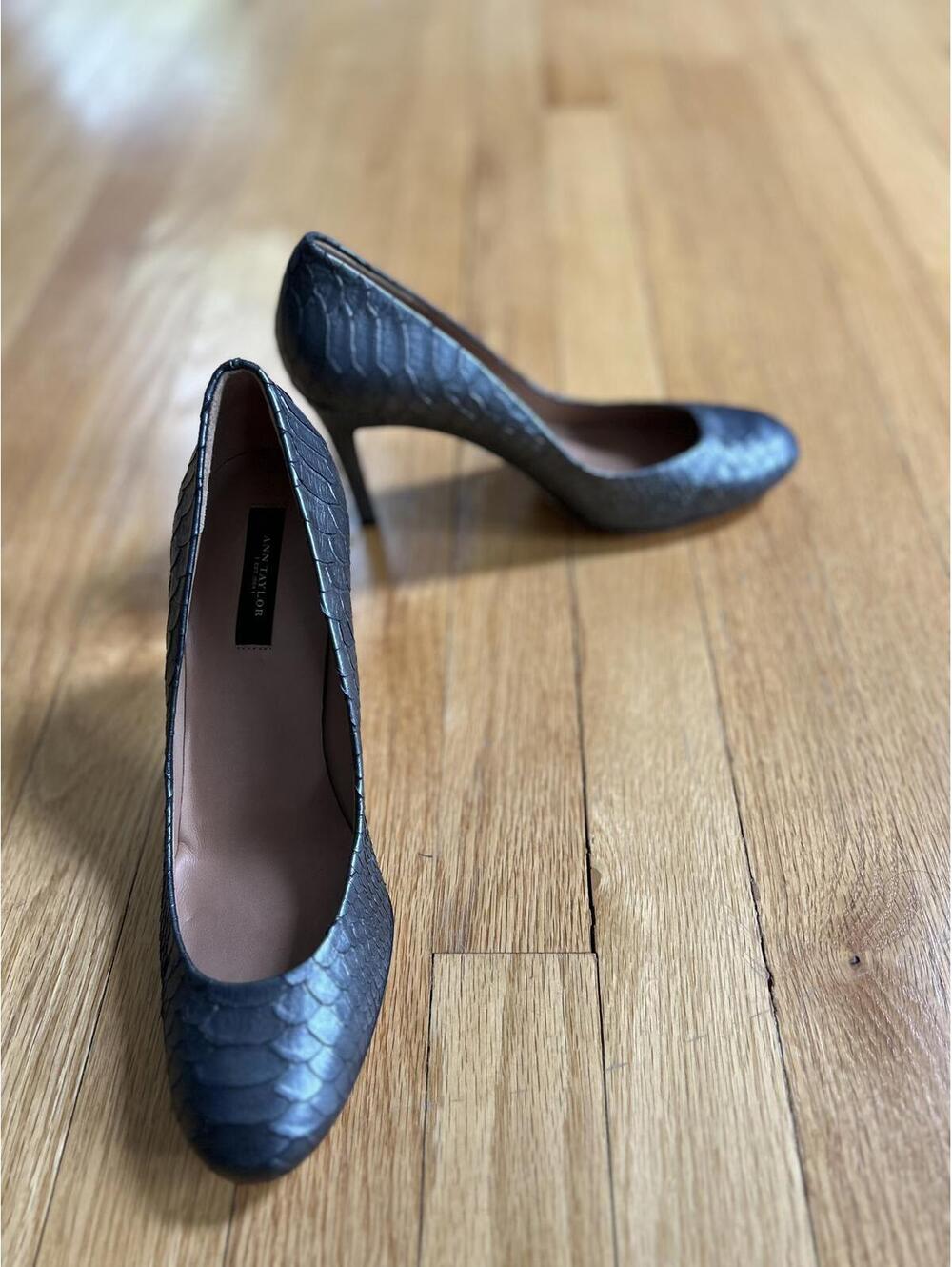 Ann Taylor Textured Heels - leather - size 8